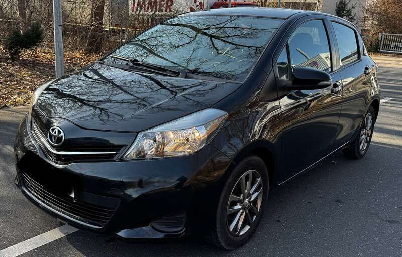 Schwarz Gebraucht 2014 Toyota Yaris Edition Limousine | 5.500 € (Etwas zu teuer) - Bild 1/4