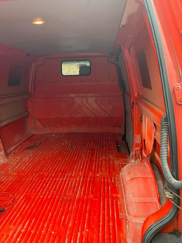 Gebraucht VW Transporter 101 PS (74 kW) 2001 Rot Van