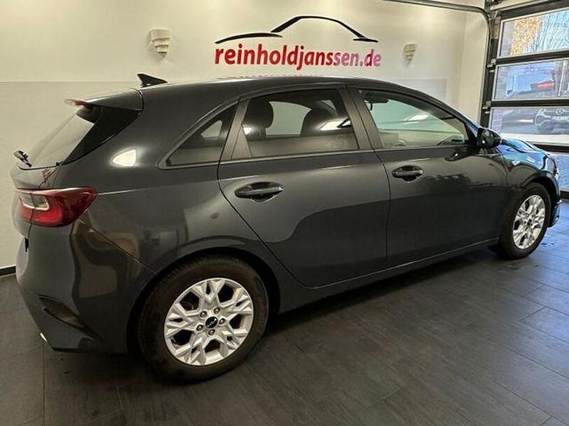 Gebraucht Kia Ceed 101 PS (74 kW) 2024 Grau Kleinwagen