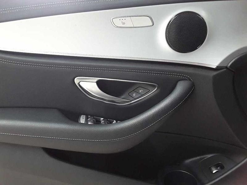 Gebraucht Mercedes E300 AMG 194 PS (142 kW) 2022 Weiß Limousine