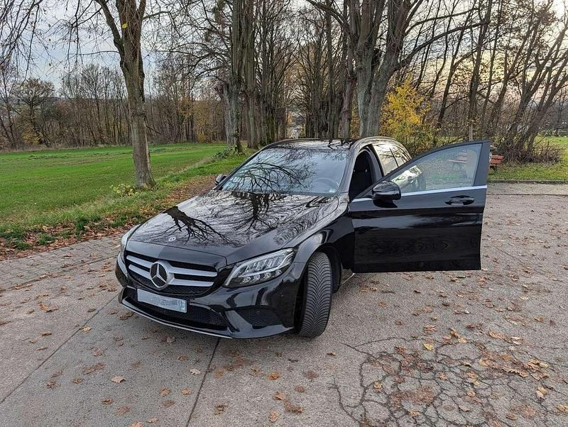 Schwarz Gebraucht 2018 Mercedes C220 Kombi | 19.000 € (Fairer Preis) - Bild 1/4