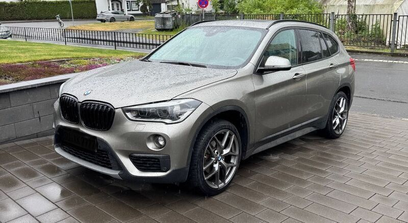 Grau Gebraucht 2016 BMW X1 SUV | 17.900 € (Etwas zu teuer) - Bild 1/4