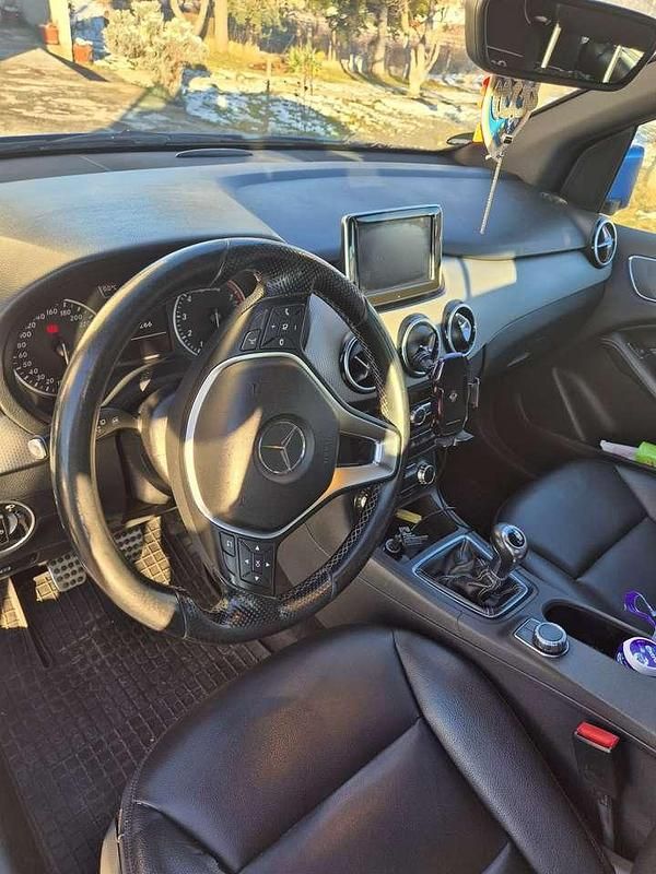 Gebraucht Mercedes B180 122 PS (89 kW) 2013 Van / Kleinbus