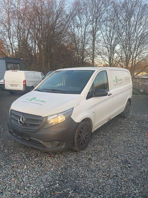 Weiß Gebraucht 2016 Mercedes Vito Van / Kleinbus | 6.400 € (Fairer Preis) - Bild 1/4