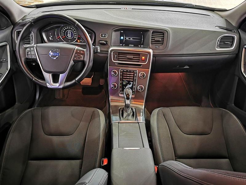 Gebraucht Volvo V60 Momentum 181 PS (133 kW) 2014 Blau Kombi