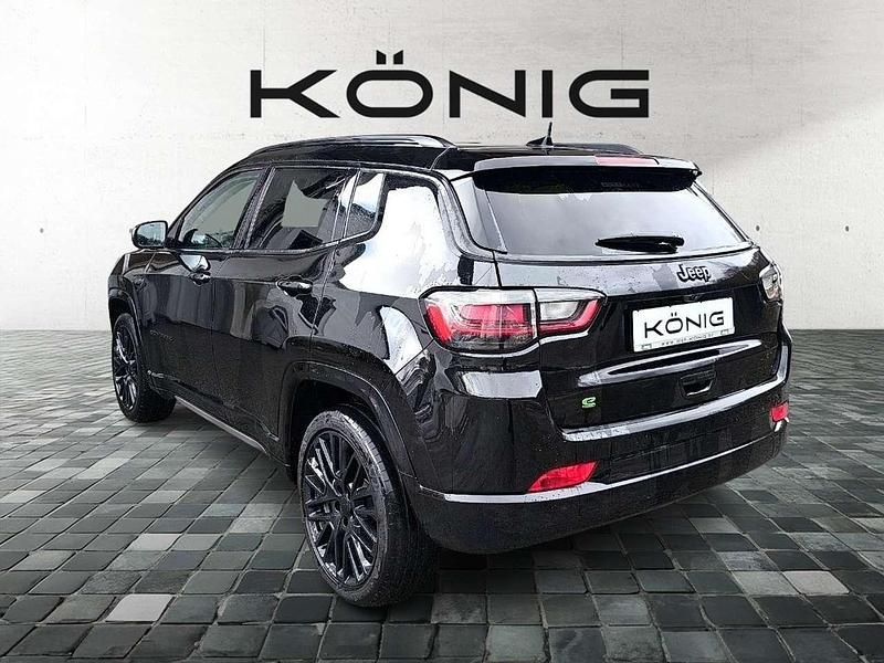 Gebraucht Jeep Compass 131 PS (96 kW) 2023 Solid black (5ck) SUV