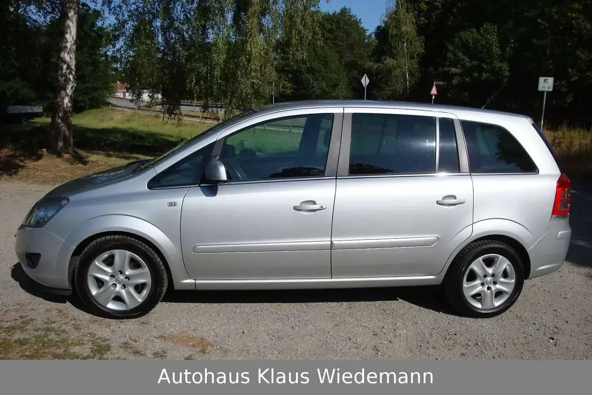 Gebraucht Opel Zafira Design Edition 110 PS (80 kW) 2011 Silber Van / Kleinbus
