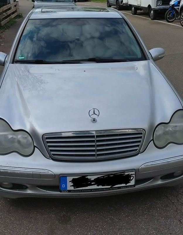 Second-hand Mercedes 220 143 CP (105 kW) 2000 Argintiu Berlinǎ