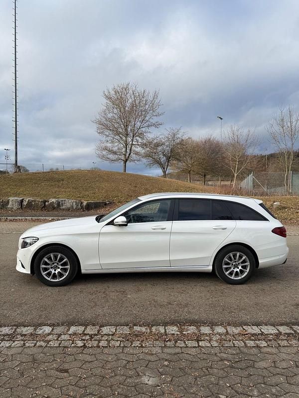 Gebraucht Mercedes C220 194 PS (142 kW) 2019 Weiß Kombi