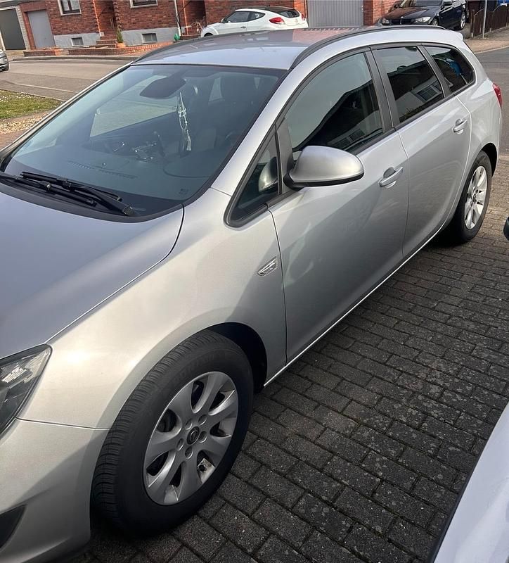 Gebraucht Opel Astra 110 PS (80 kW) 2014 Silber Kombi