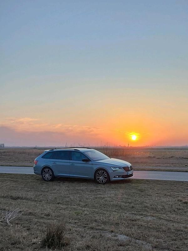 Gebraucht Skoda Superb SportLine 190 PS (139 kW) 2018 Grau Kombi