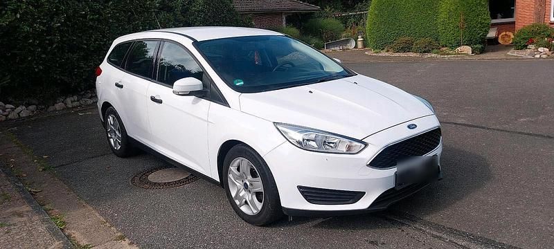 Weiß Gebraucht 2015 Ford Focus Kombi | 5.950 € (Superpreis) - Bild 1/4