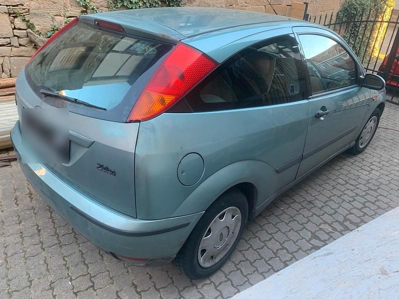 Second-hand Ford Focus 100 CP (73 kW) 2001 Verde Hatchback