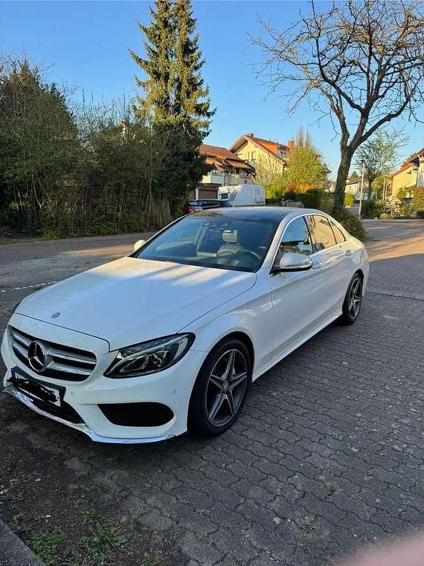 Weiß Gebraucht 2015 Mercedes C220 AMG line Limousine | 21.999 € (Teuer) - Bild 1/3