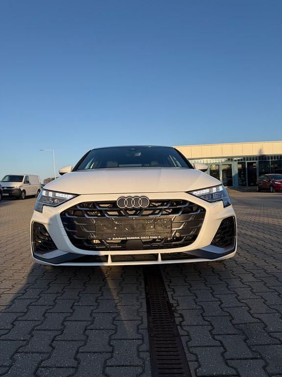 Gebraucht Audi S3 Sport 333 PS (244 kW) 2025 Weiß Limousine