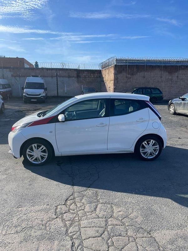 Gebraucht Toyota Aygo 69 PS (50 kW) 2017 Weiß Kleinwagen