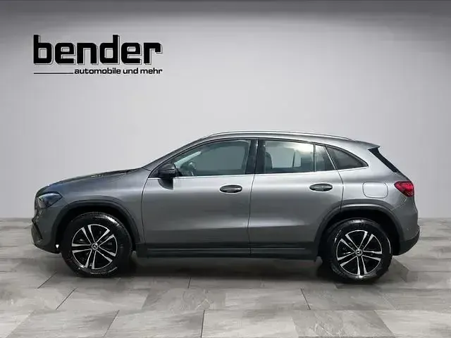 Gebraucht Mercedes GLA180 Advanced 116 PS (85 kW) 2024 Grau SUV
