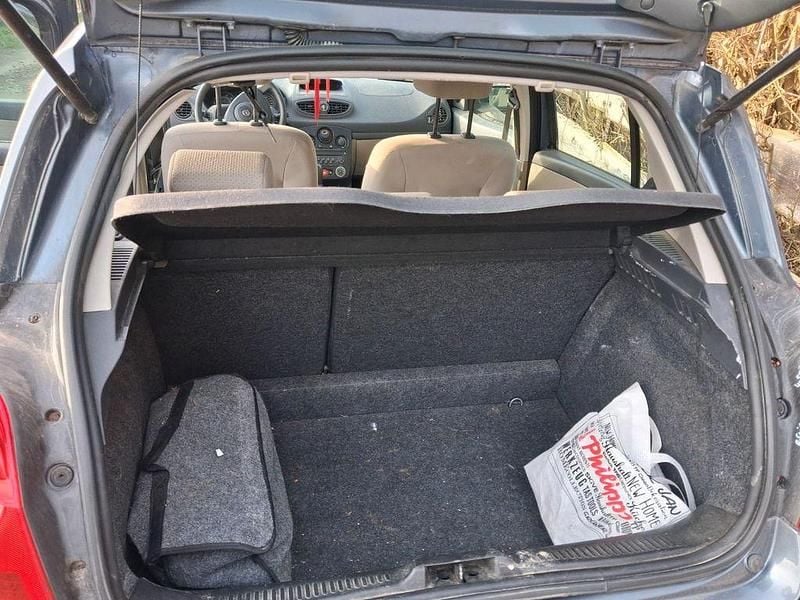 Gebraucht Renault Clio II Expression 75 PS (55 kW) 2006 Grau Limousine