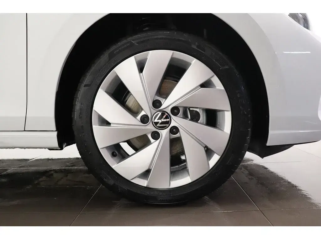 Gebraucht VW Golf VIII Style 150 PS (110 kW) 2025 Weiß Kombi