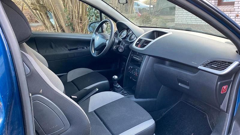 Gebraucht Peugeot 207 73 PS (53 kW) 2008 Blau Kleinwagen