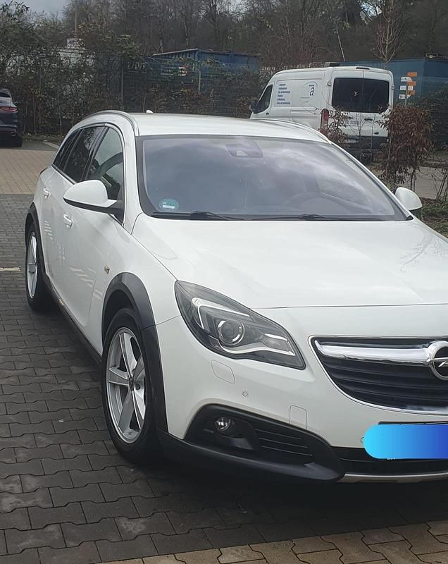 Weiß Gebraucht 2016 Opel Insignia Kombi | 9.500 € (Fairer Preis) - Bild 1/4