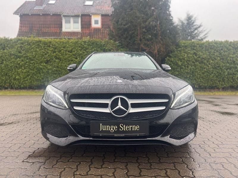 Gebraucht Mercedes C180 156 PS (114 kW) 2015 Schwarz Limousine