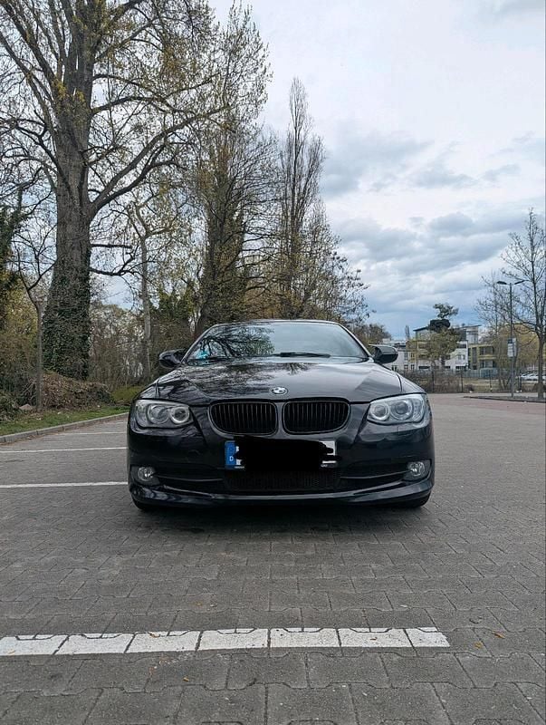 Gebraucht BMW 320 170 PS (125 kW) 2011 Schwarz Coupé