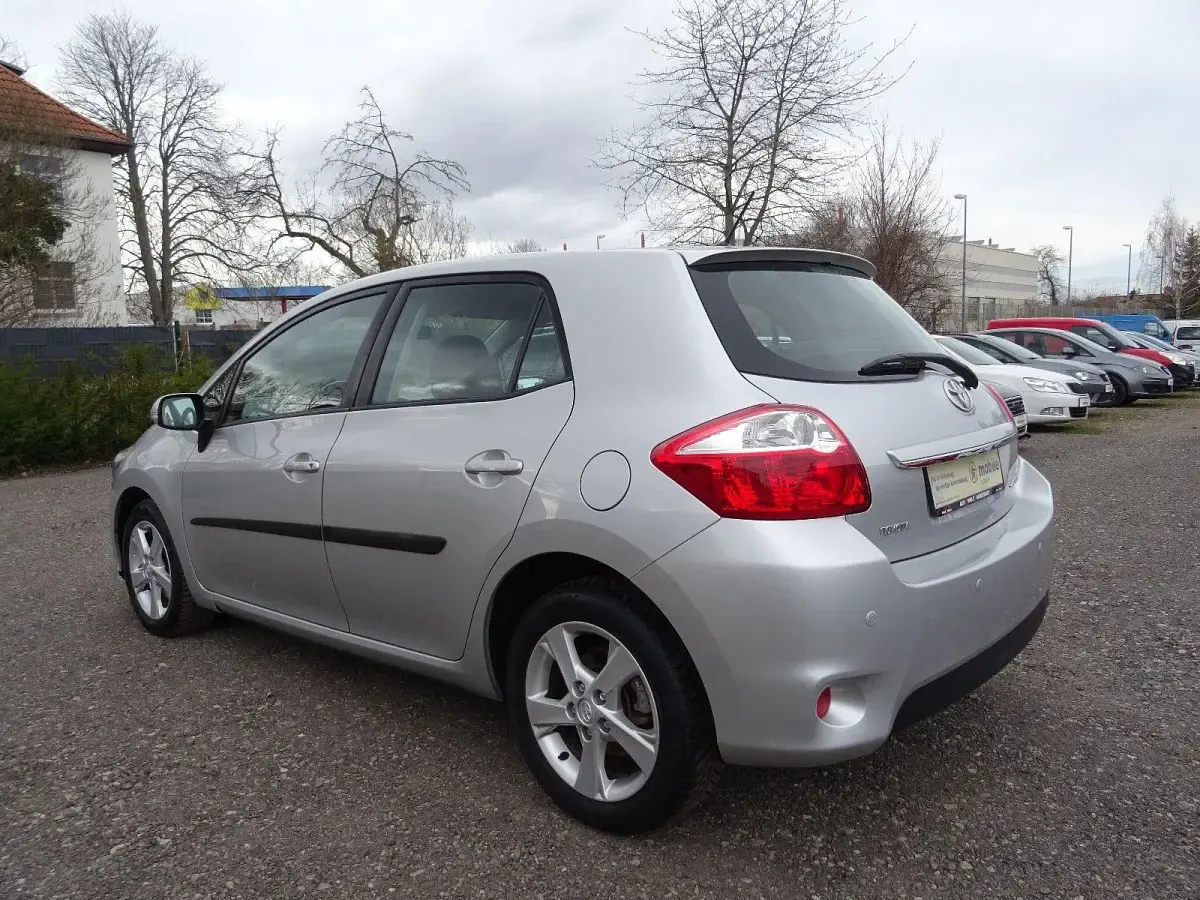 Gebraucht Toyota Auris Edition 126 PS (92 kW) 2011 Grau Kleinwagen