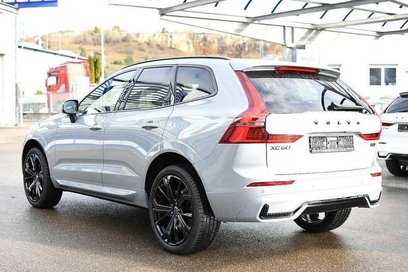 Neu Volvo XC60 250 PS (183 kW) 2025 Vapour grey SUV