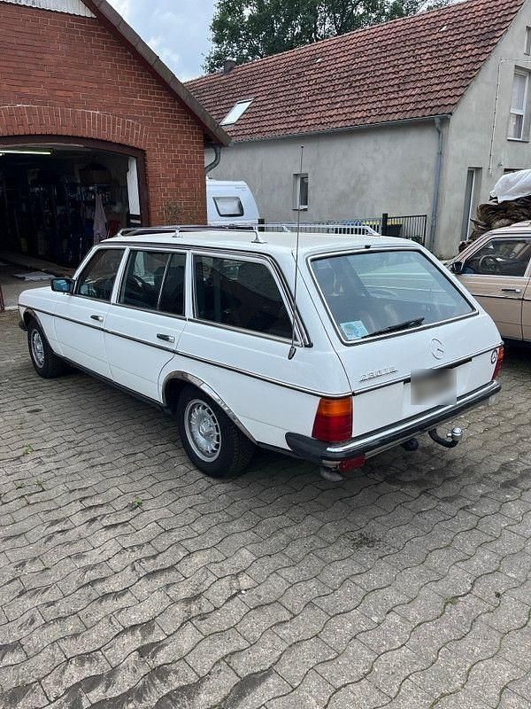Gebraucht Mercedes E230 136 PS (100 kW) 1983 Weiß Kombi