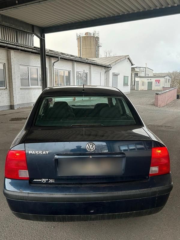 Gebraucht VW Passat 101 PS (74 kW) 1998 Blau Limousine