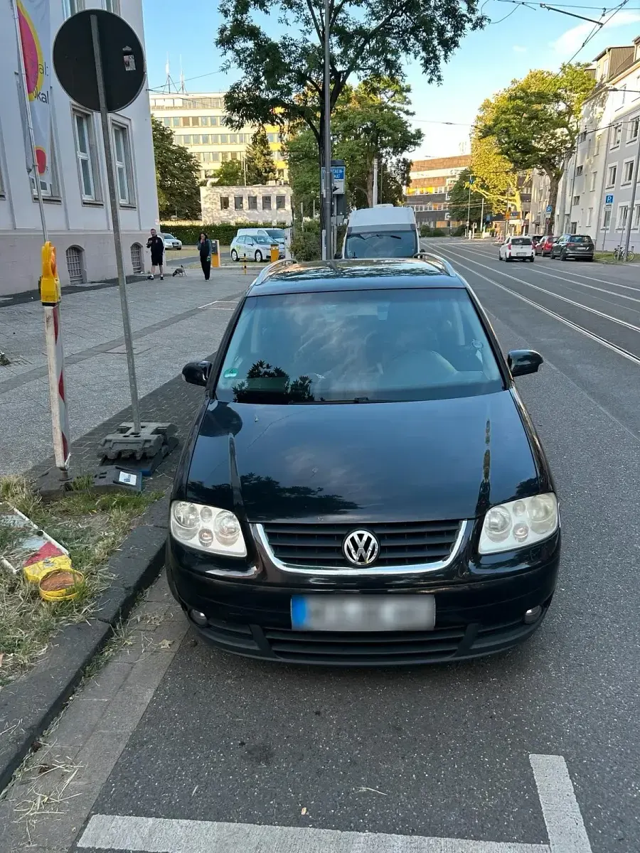 Gebraucht VW Touran 105 PS (77 kW) 2005 Schwarz Van / Kleinbus