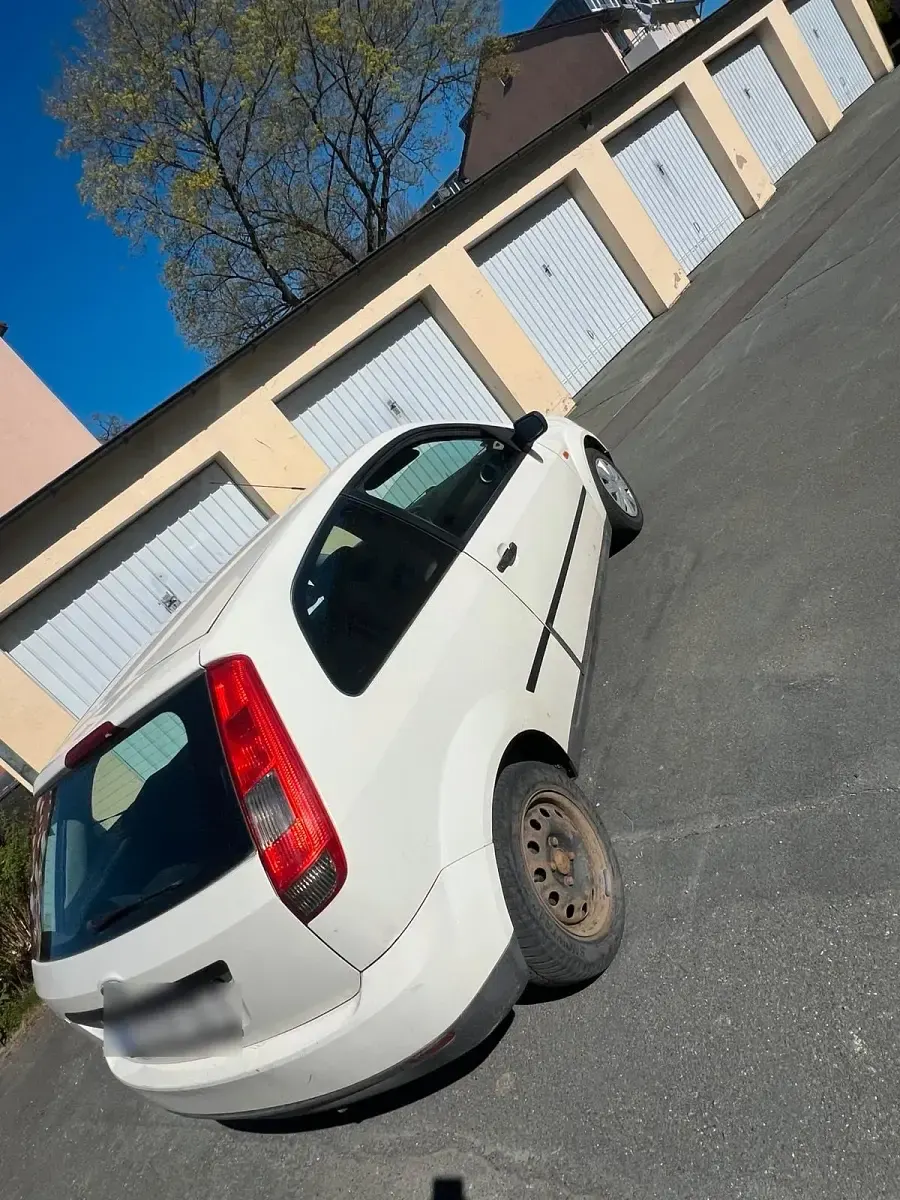 Gebraucht Ford Fiesta 60 PS (44 kW) 2003 Weiß Kleinwagen