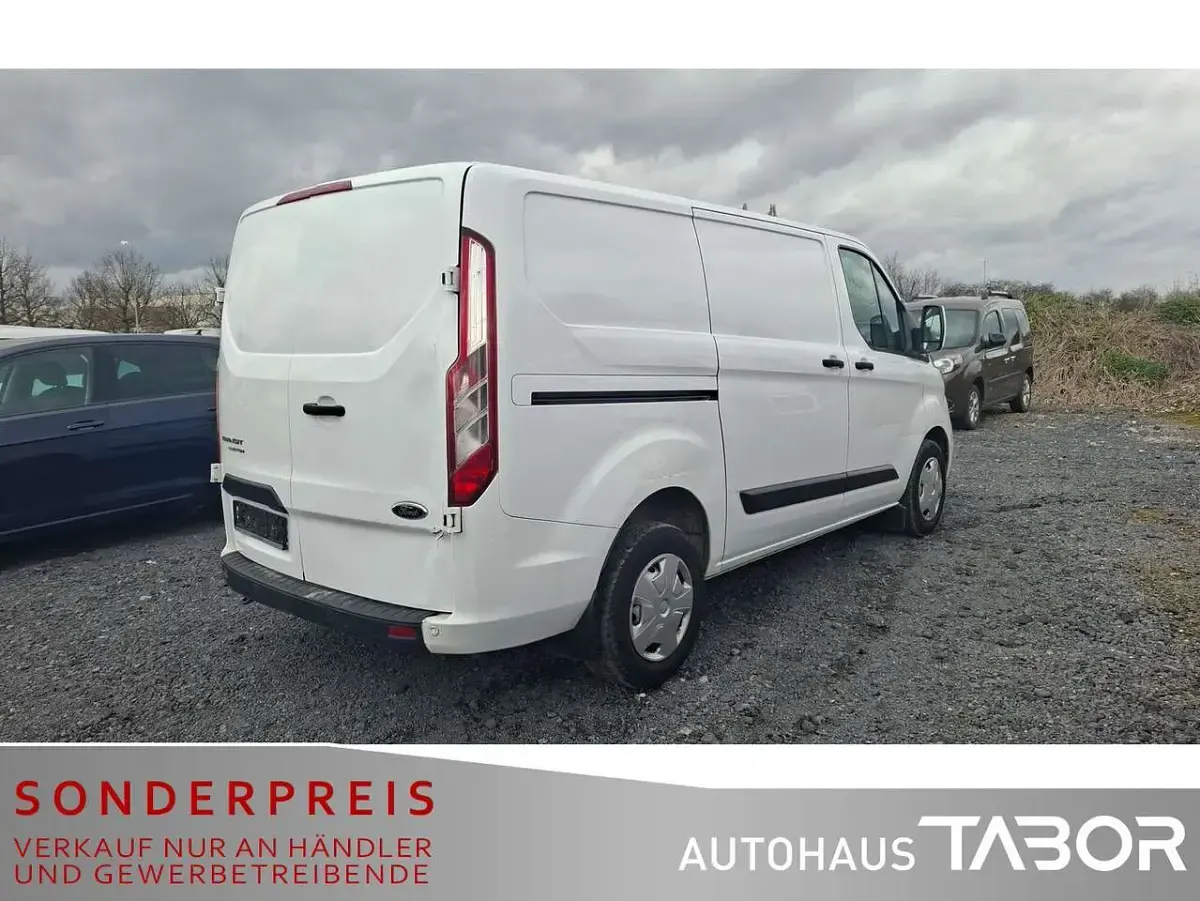 Gebraucht Ford 300 170 PS (125 kW) 2022 Frostweiß Van / Kleinbus