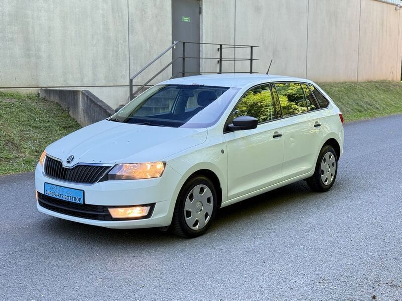 Weiß Gebraucht 2015 Skoda Rapid Cool Edition Limousine | 3.499 € - Bild 1/4