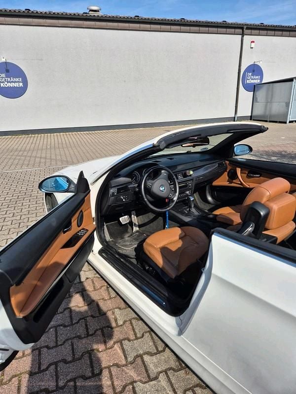 Gebraucht BMW 320 Cabriolet 177 PS (130 kW) 2009 Weiß Cabrio