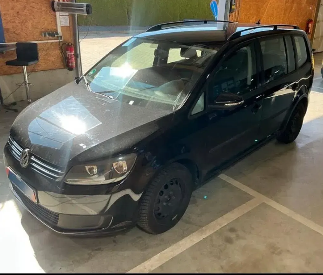 Gebraucht VW Touran 105 PS (77 kW) 2010 Schwarz Van / Kleinbus