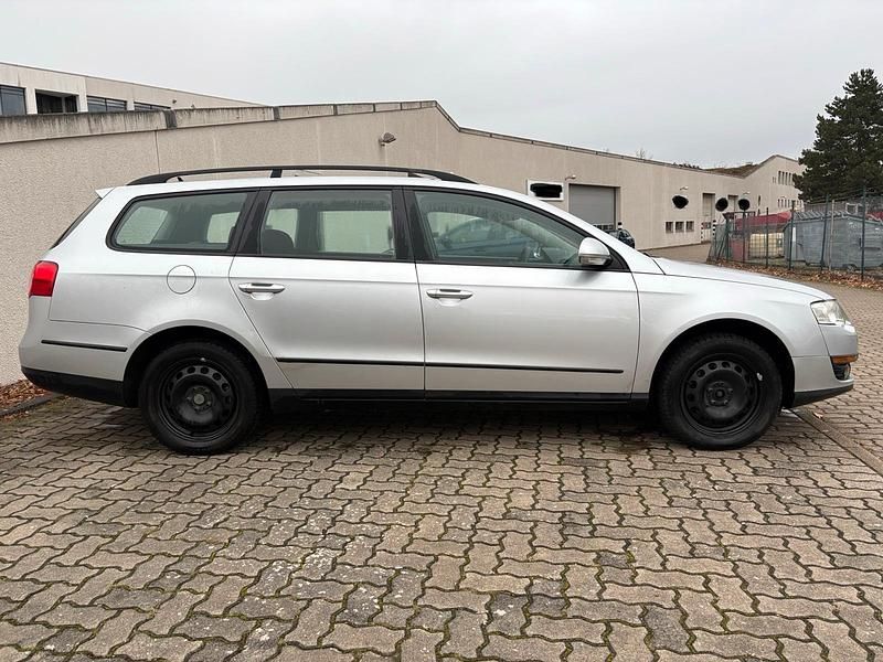 Gebraucht VW Passat 140 PS (102 kW) 2008 Silber Kombi