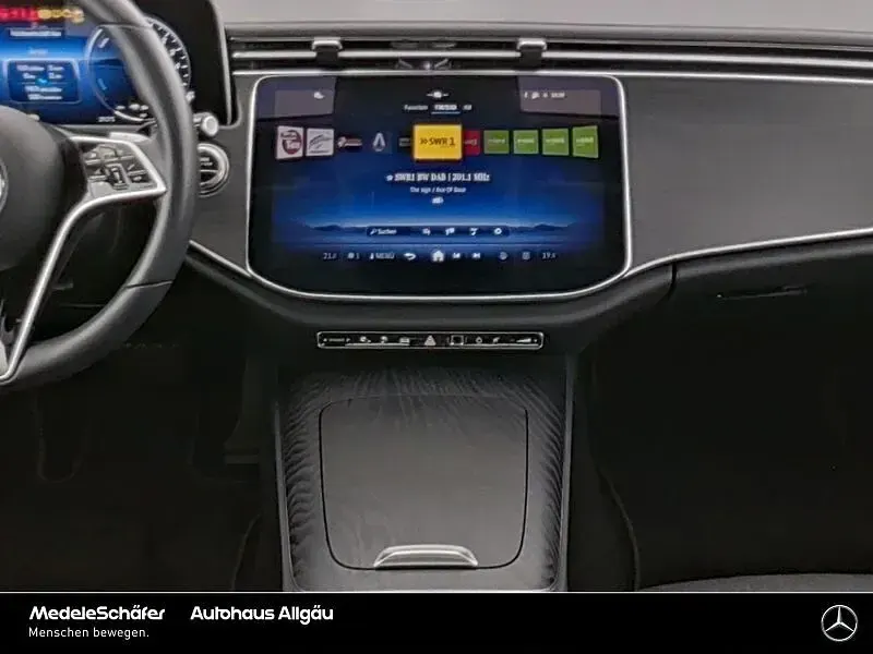Gebraucht Mercedes E300 Avantgarde 313 PS (230 kW) 2025 Manufaktur lack manufaktur opa Limousine