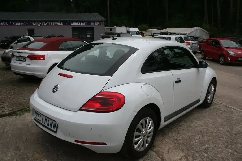 Gebraucht VW Beetle Basis 105 PS (77 kW) 2016 Weiß Kleinwagen