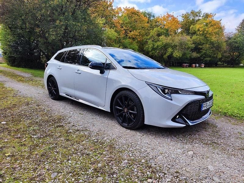 Grau Gebraucht 2021 Toyota Corolla Sport Kombi | 27.600 € (Teuer) - Bild 1/4