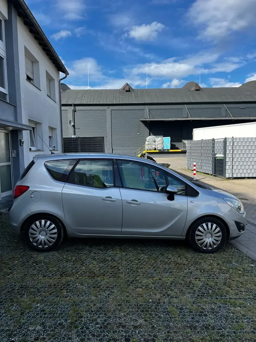 Gebraucht Opel Meriva 131 PS (96 kW) 2012 Grau Van / Kleinbus