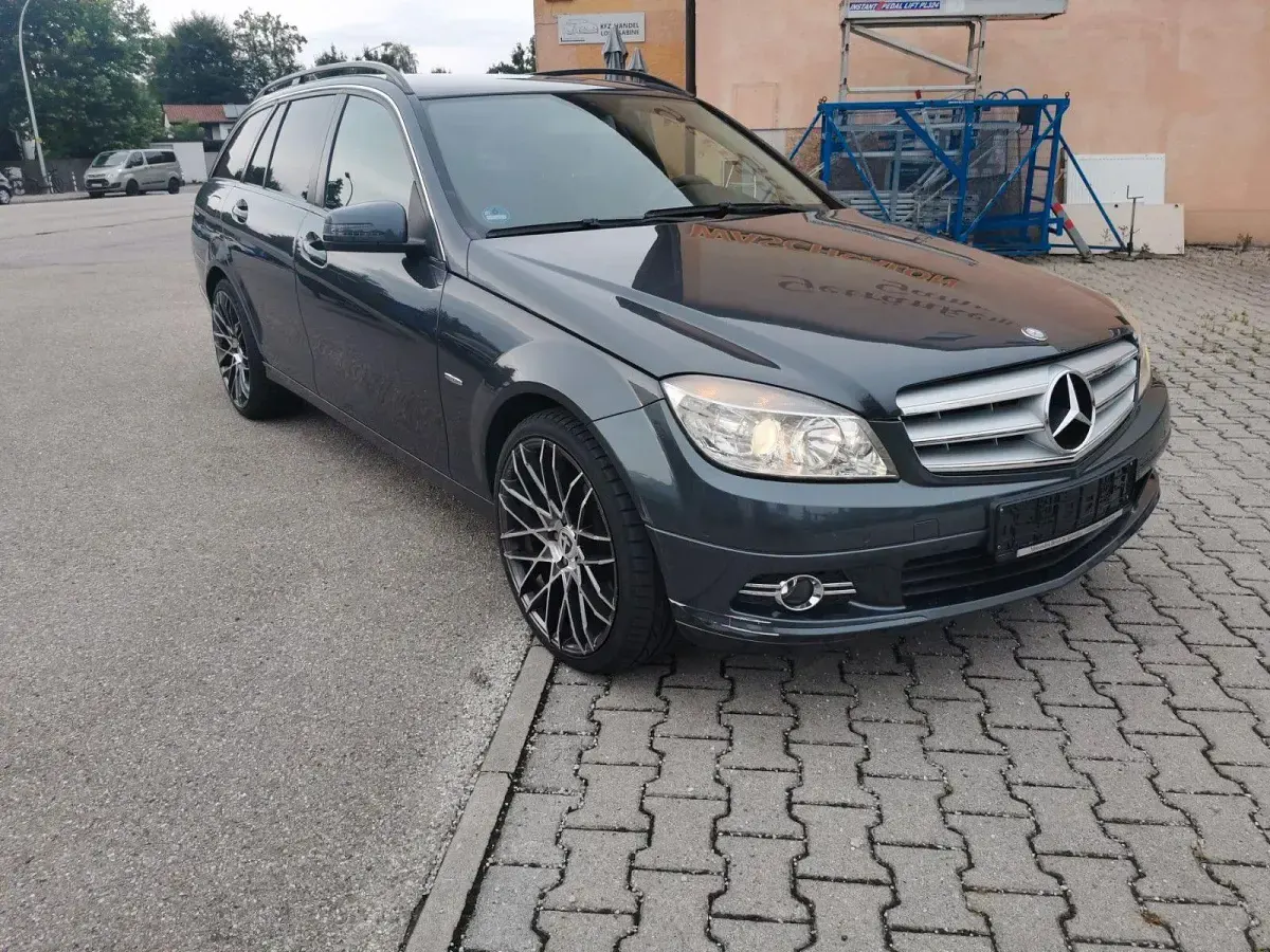 Gebraucht Mercedes C220 170 PS (125 kW) 2010 Grau Kombi