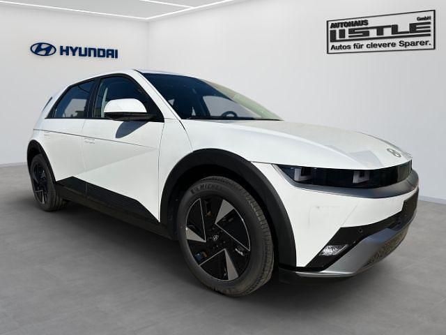 Neu Hyundai Ioniq Basis 125 kW (170 PS) 2026 Weiss Kleinwagen