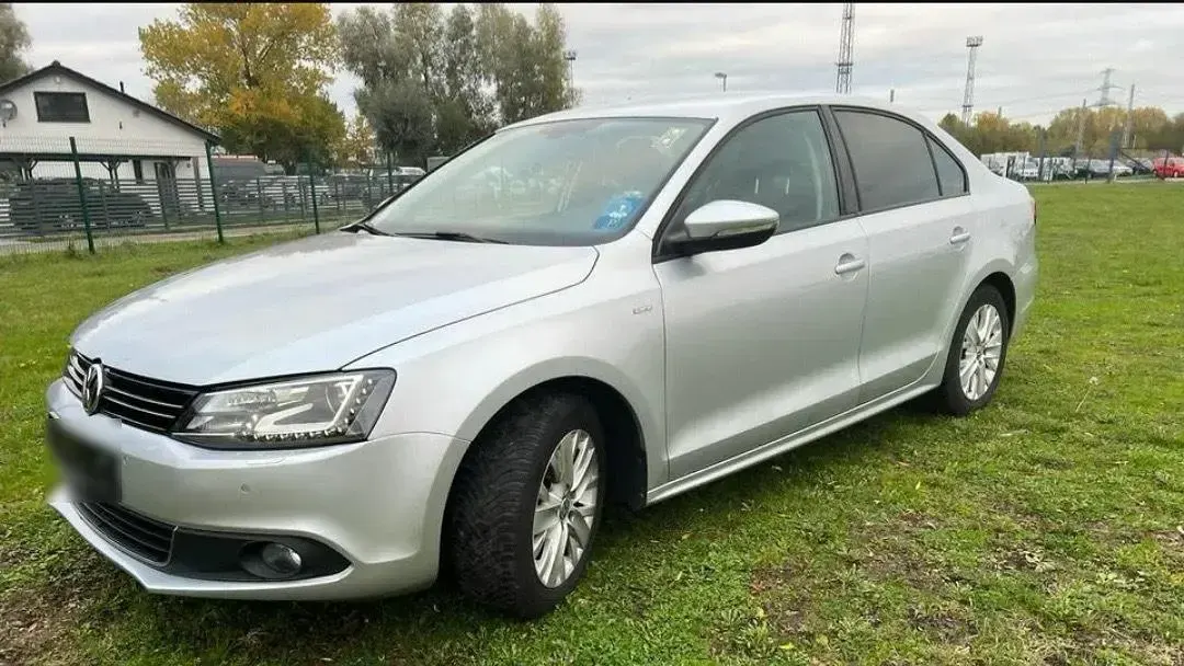 Gebraucht VW Jetta 105 PS (77 kW) 2015 Silber Limousine