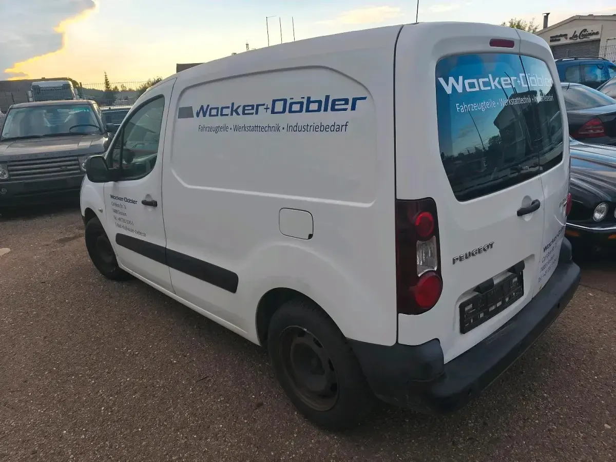 Gebraucht Peugeot Partner 99 PS (72 kW) 2015 Weiß Van / Kleinbus
