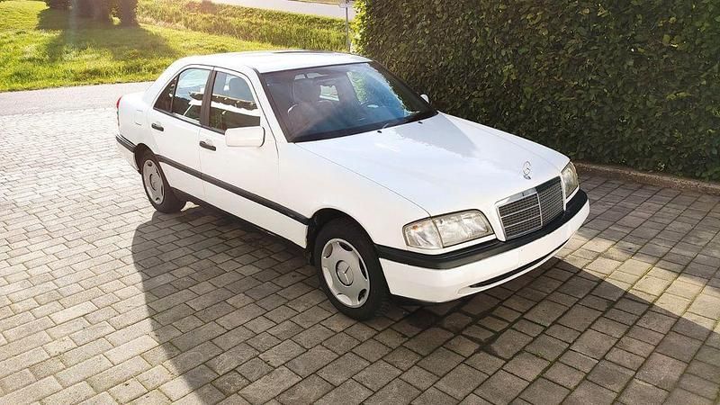 Weiß Gebraucht 1997 Mercedes C230 Classic Limousine | 3.500 € (Fairer Preis) - Bild 1/4
