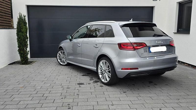 Gebraucht Audi e-tron Sport 204 PS (150 kW) 2016 Silber SUV