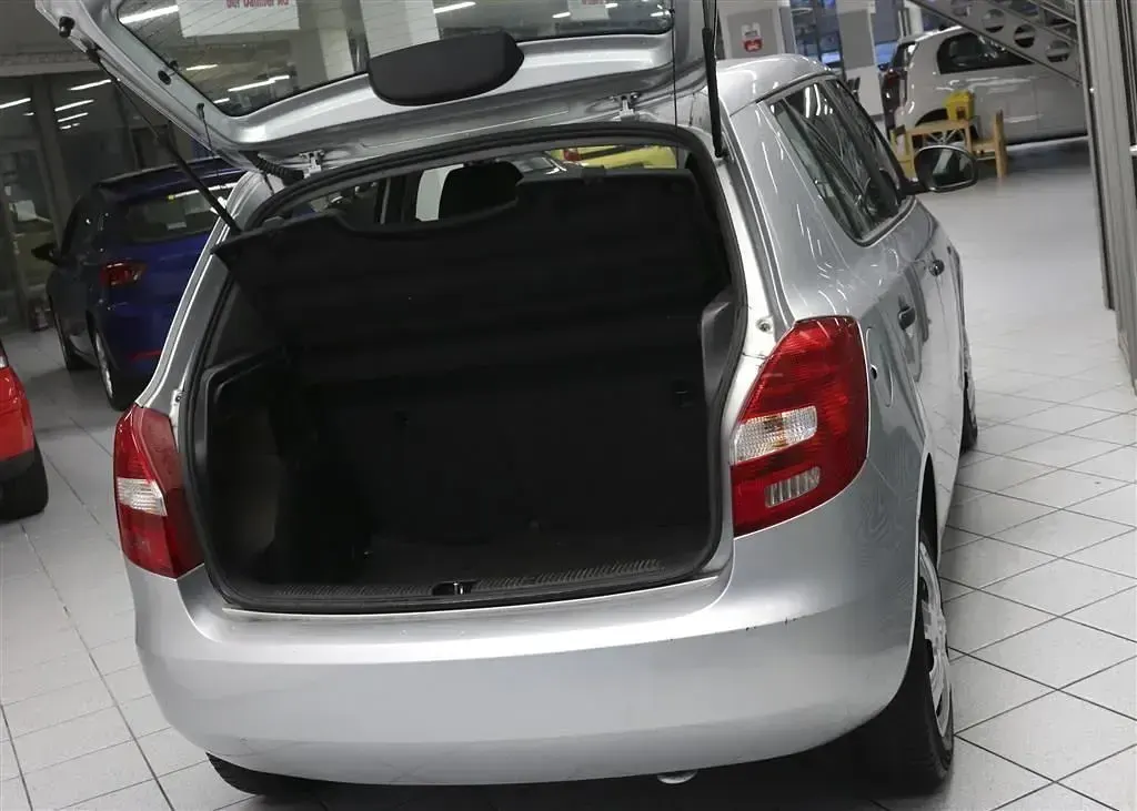 Gebraucht Skoda Fabia 86 PS (63 kW) 2012 Silber Limousine