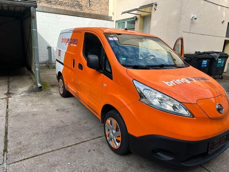 Weiß Gebraucht 2017 Nissan e-NV200 Van | 8.888 € - Bild 1/4